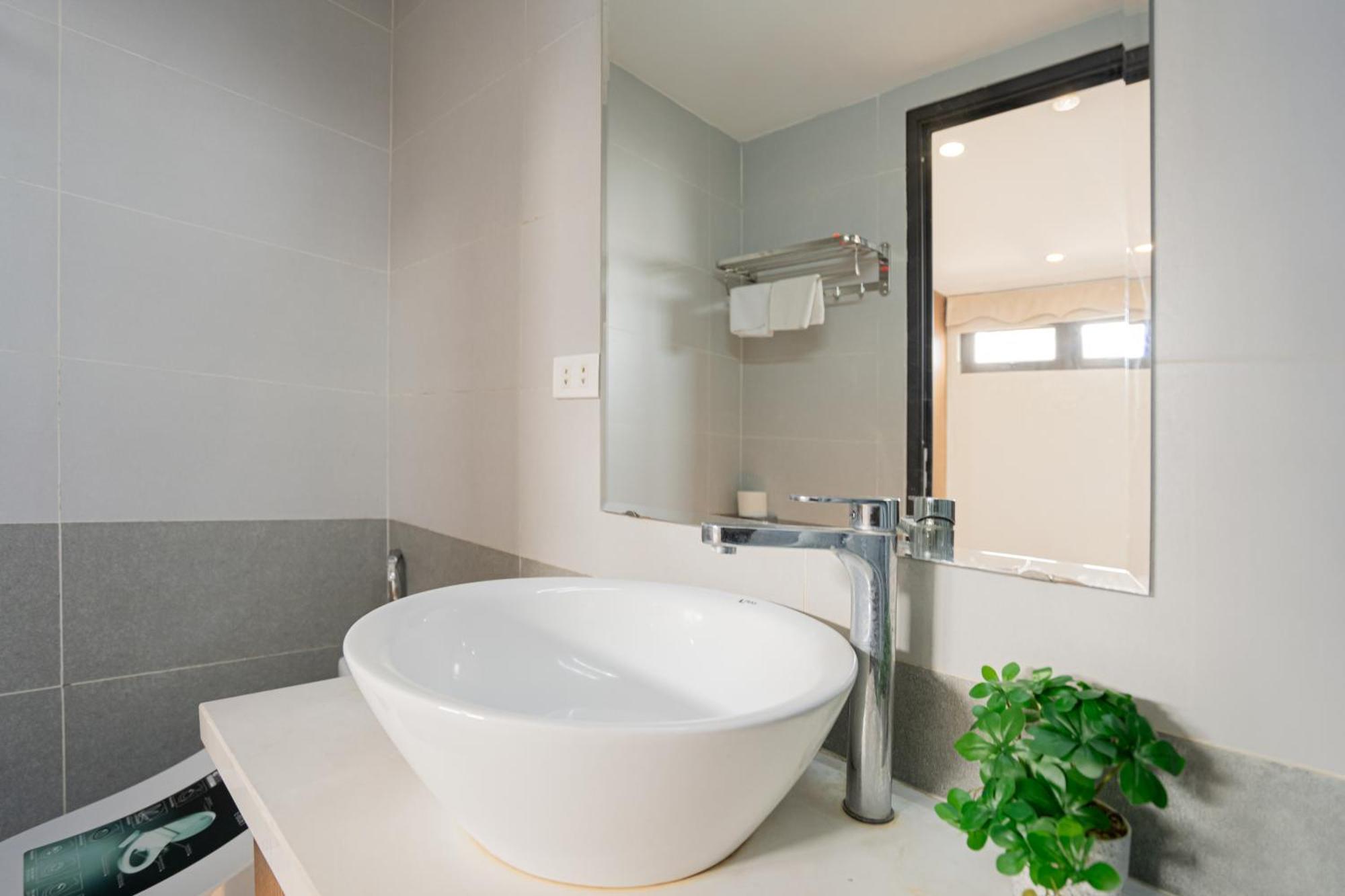 22Housing Hotel & Residence 60 Linh Lang Hanoi Exterior photo